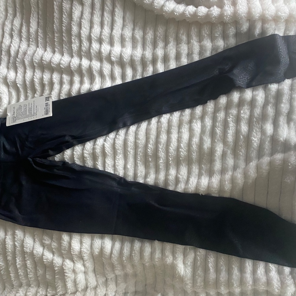 Lululemon legging - Picture 2 of 3